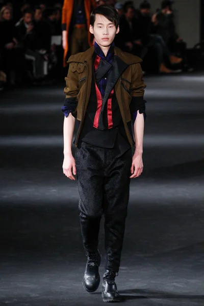 Look 18